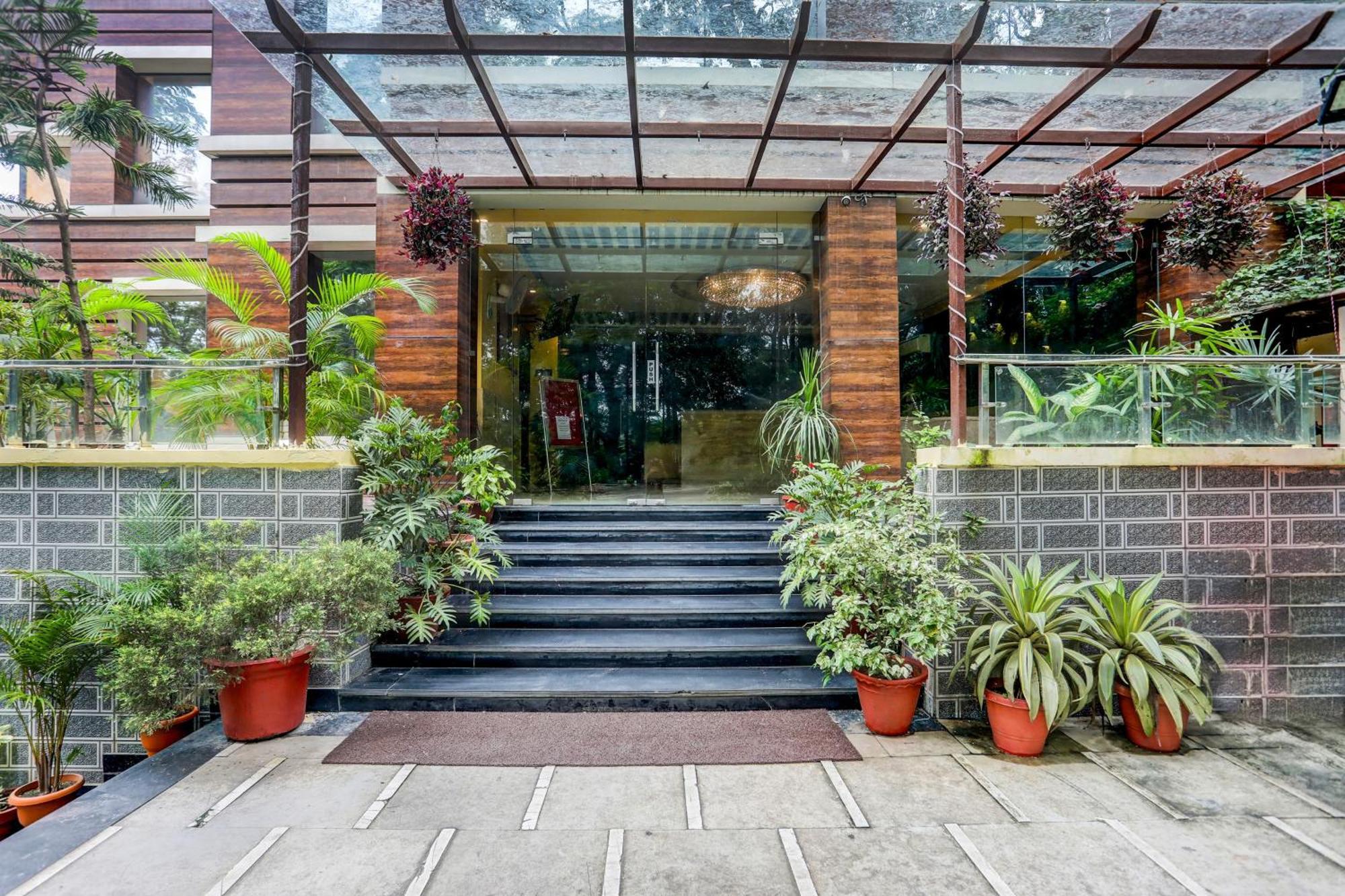 Super Townhouse Oak Pacify Hills 호텔 Rājpur 외부 사진