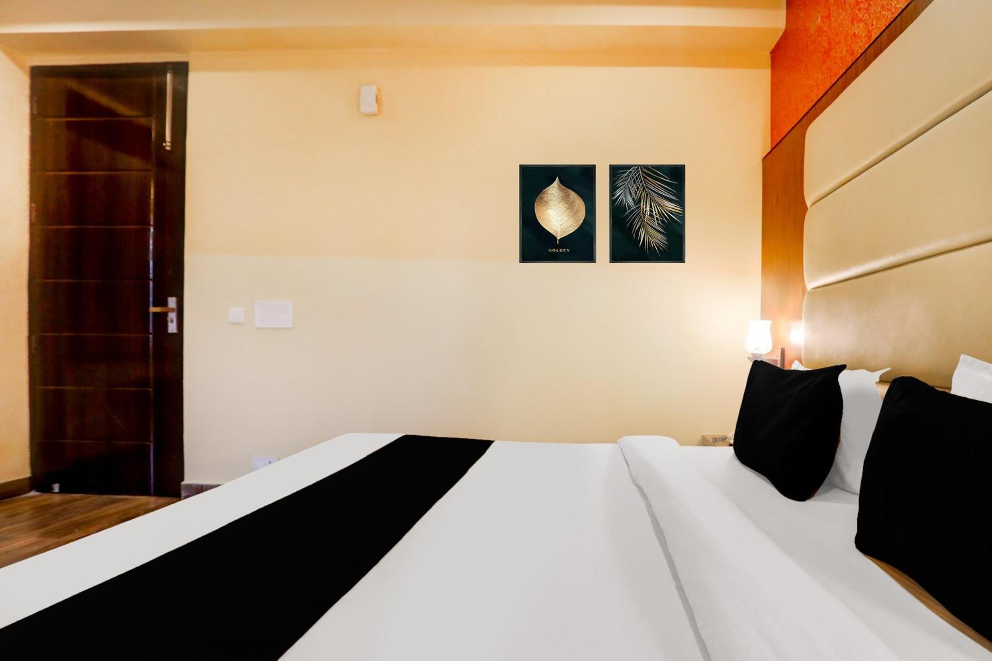 Super Townhouse Oak Pacify Hills 호텔 Rājpur 외부 사진