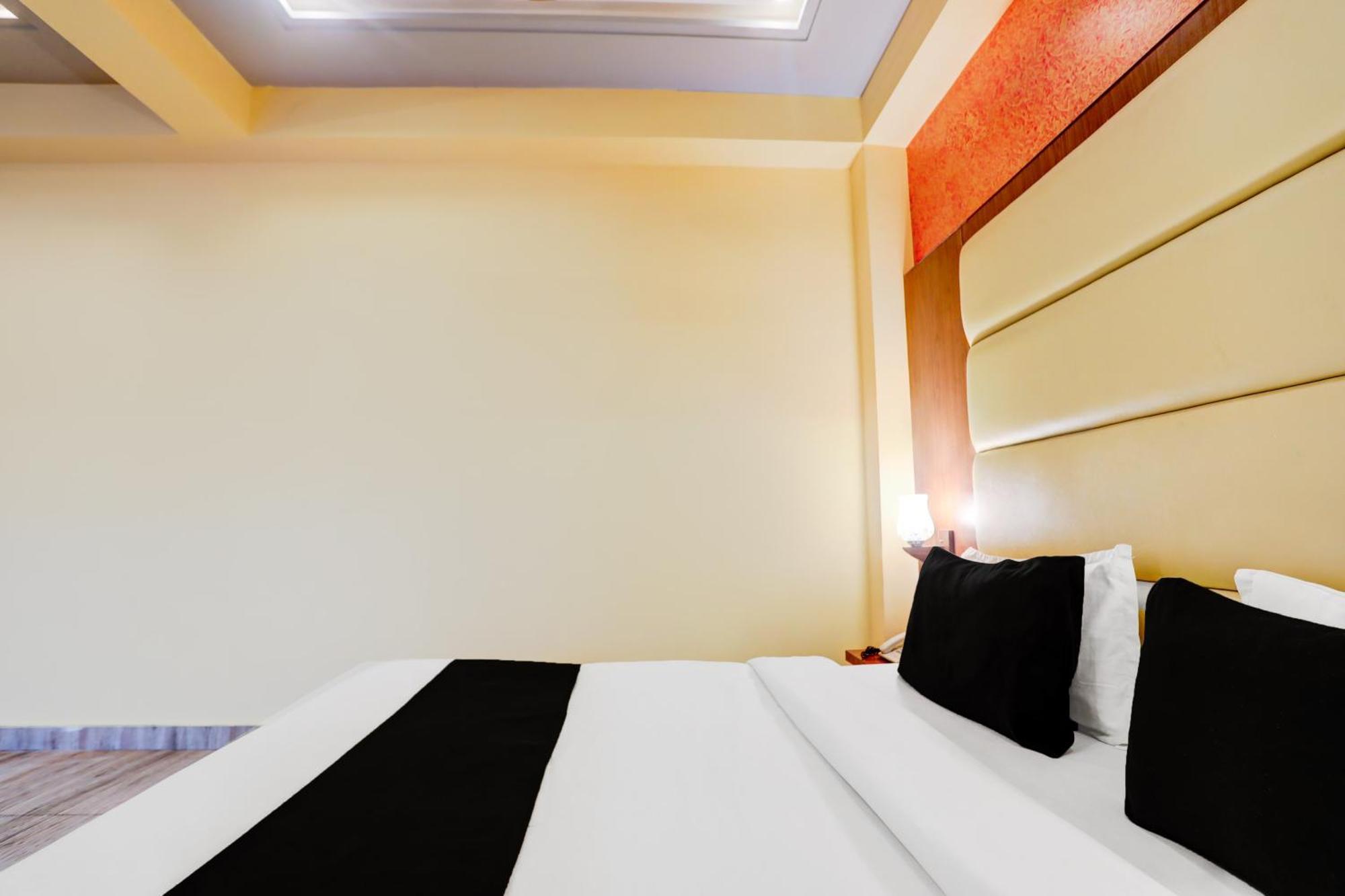 Super Townhouse Oak Pacify Hills 호텔 Rājpur 외부 사진